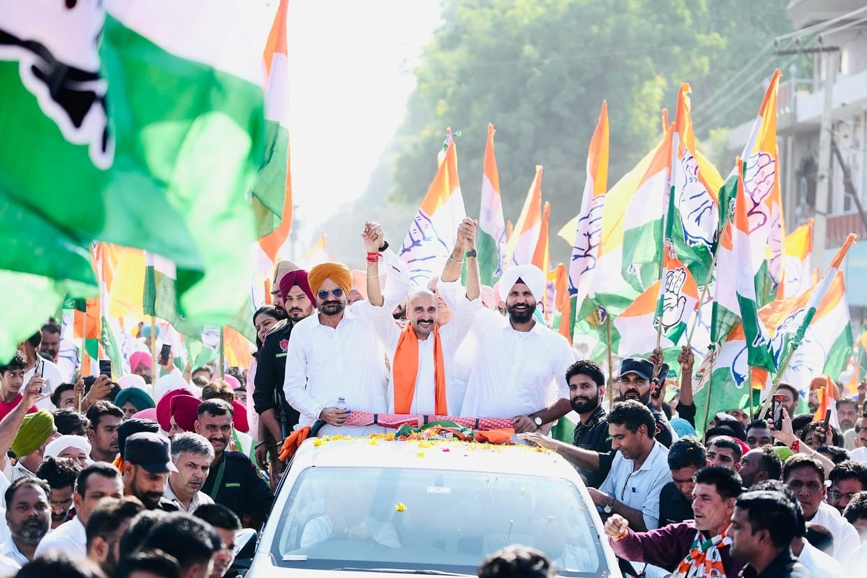 Moosewala's father Balkaur Singh reached Dabwali, participated in the road show of Congress candidate.
