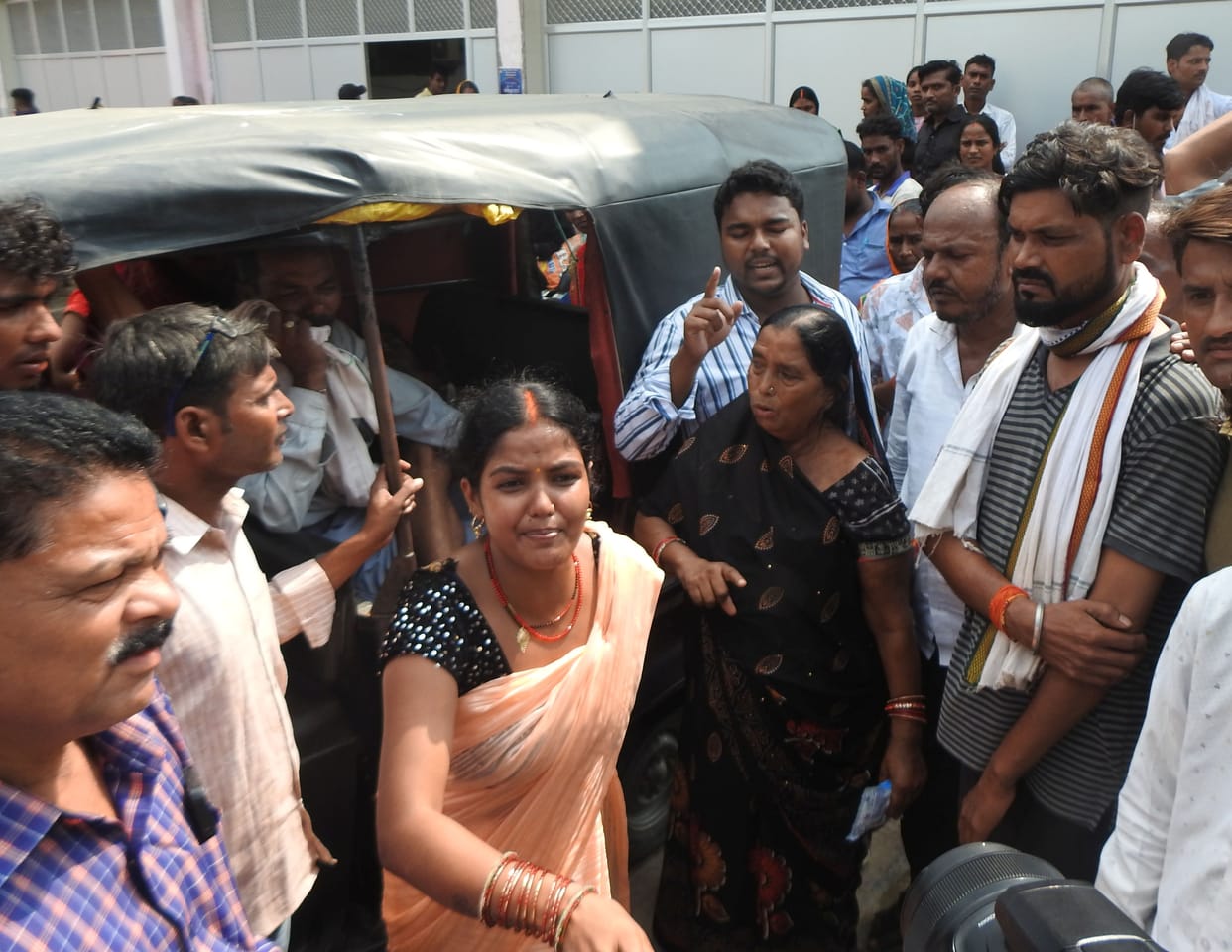 Youth dies during treatment, two hours of chaos in emergency