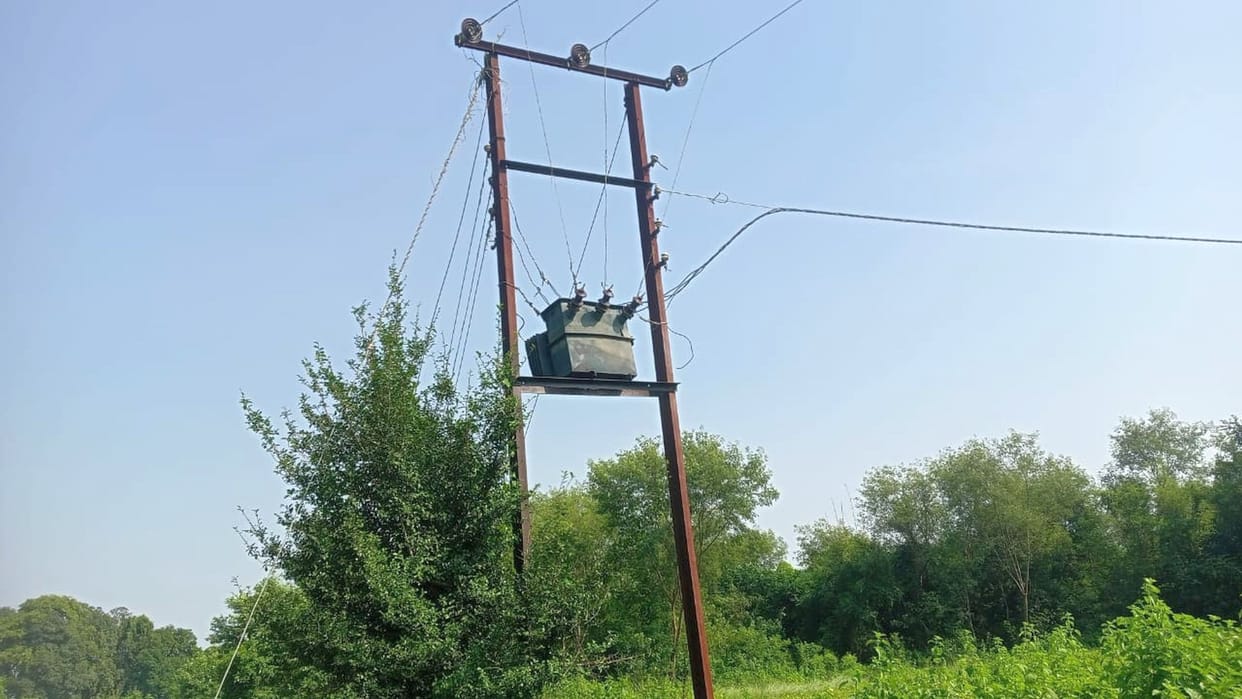 A population of 1500 is without electricity for a week