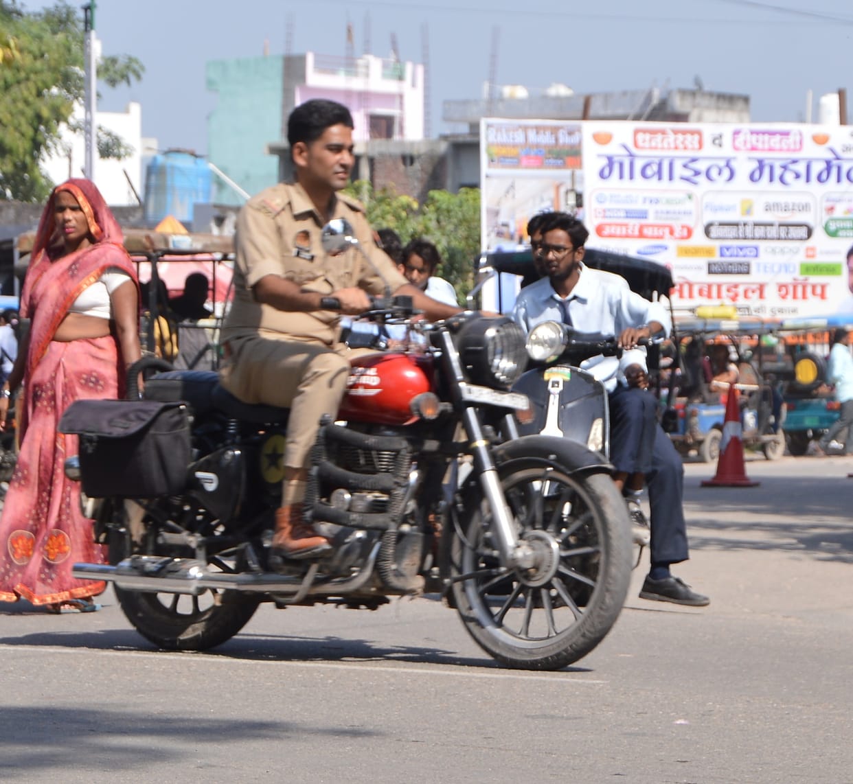 The responsible people themselves are breaking the traffic rules, how will they be followed