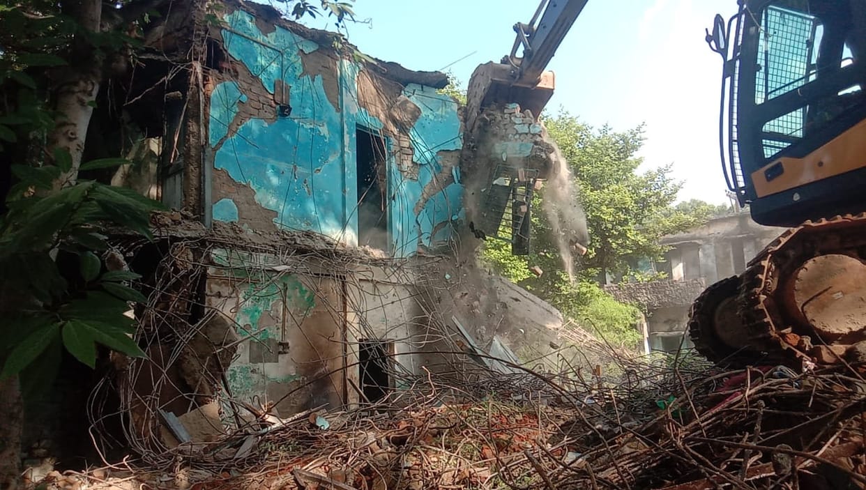 Now corporation's action on dilapidated building in ujjain