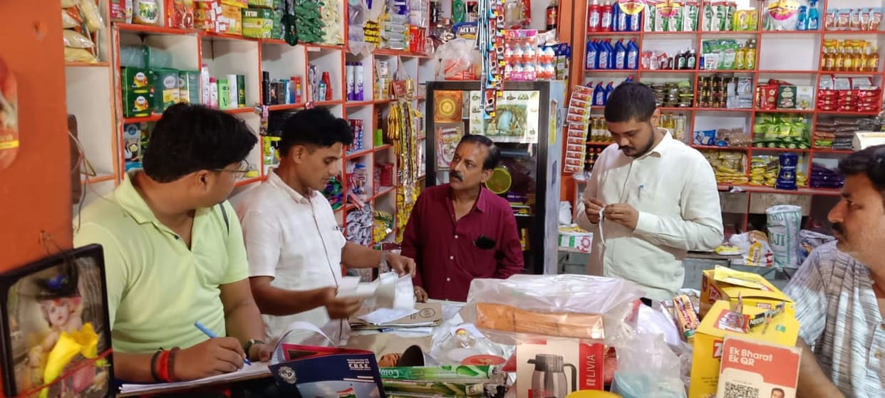 Insects found in water chestnut flour, shopkeepers to be sued, team had seized goods worth about 1.5 crores