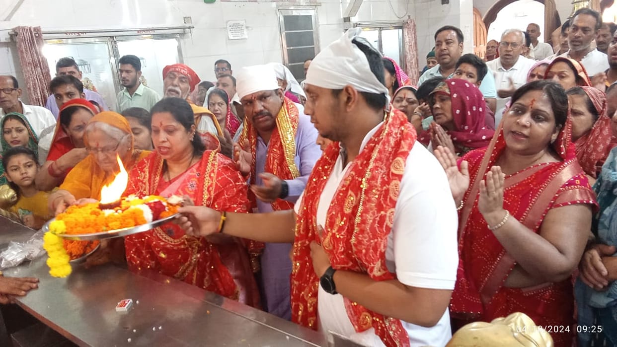 Worshiped Brahmacharini, the second form of Goddess Durga.