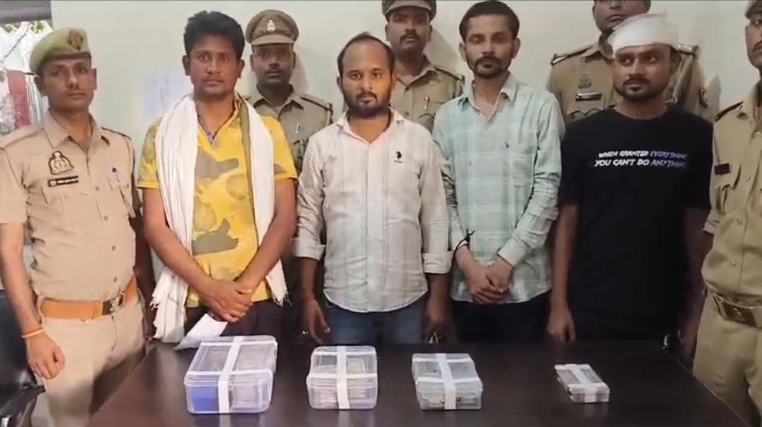 7.30 lakhs were withdrawn from the account by stealing cheques, four including deputy manager arrested