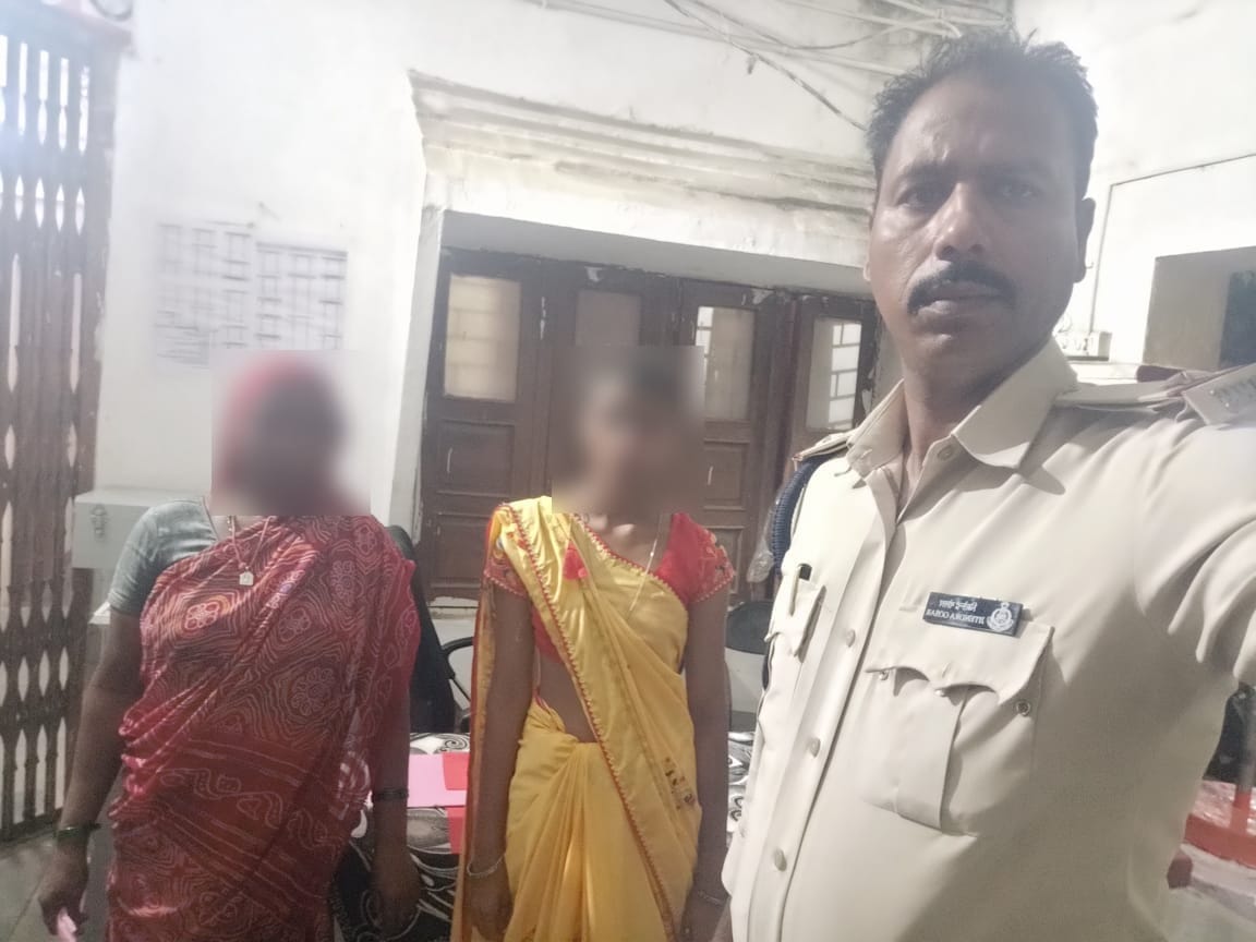 Only a few hours of action and Badnagar police found one and Unhel police found two minor children.