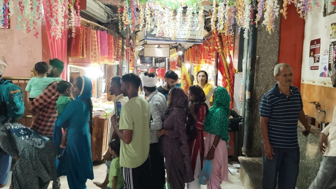 11000 devotees paid obeisance on the second day of Navratri