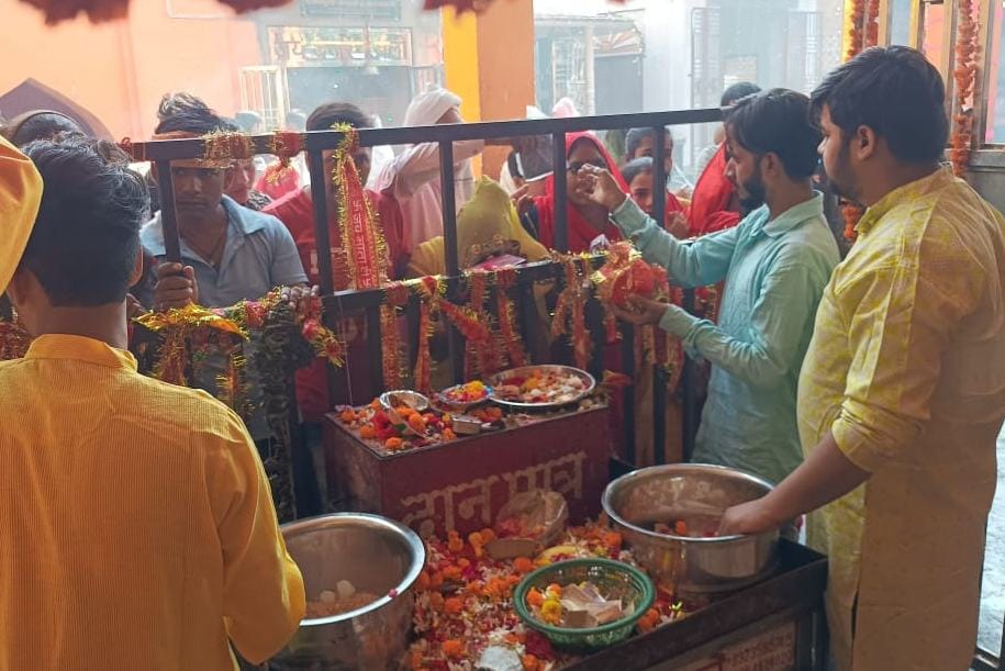 Temples echoed with the praises of Mata Chandraghanta on the third day of Navratri.