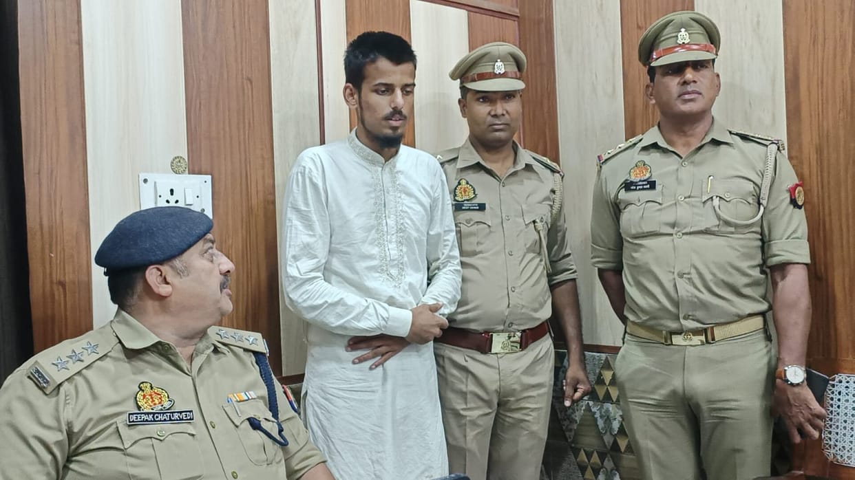 Maulvi who was extorting money by claiming to be a police man arrested