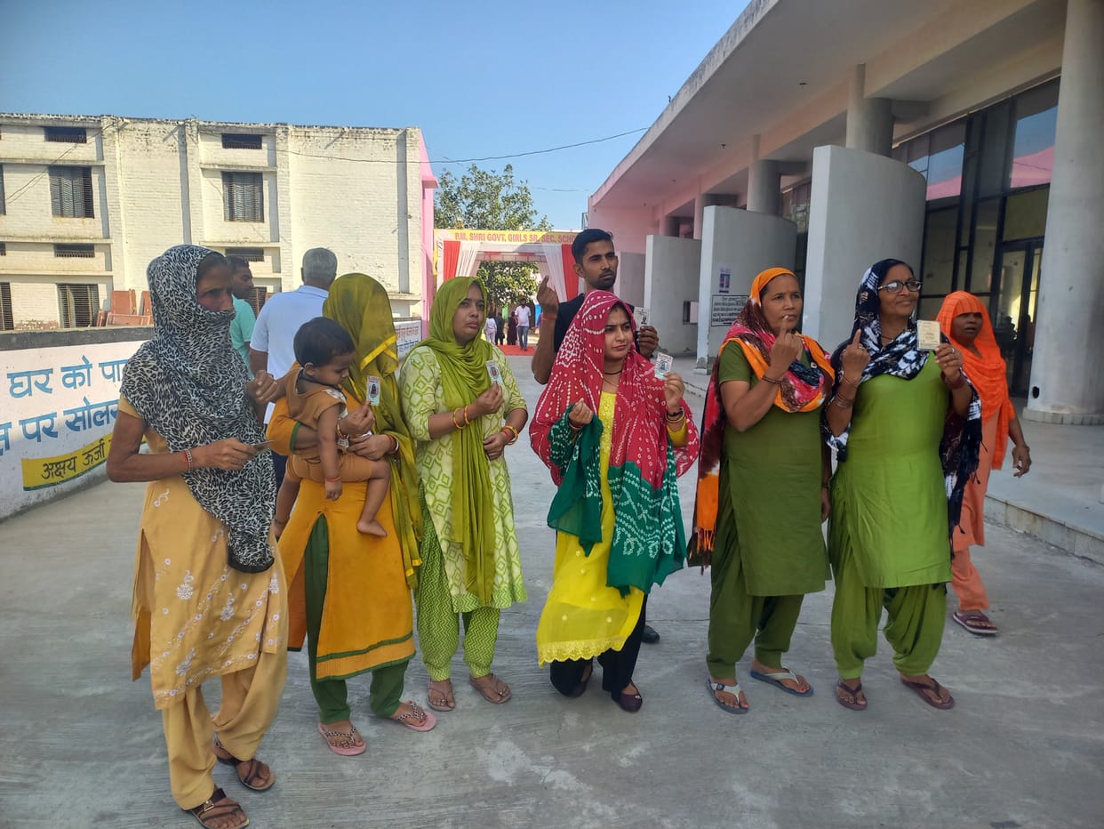 Voters gathered in urban areas in the morning and in rural areas in the afternoon.