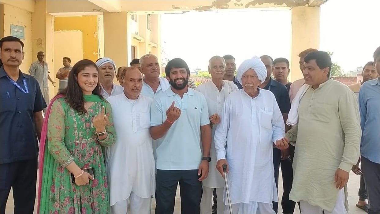 Bajrang Punia cast his vote along with his wife
