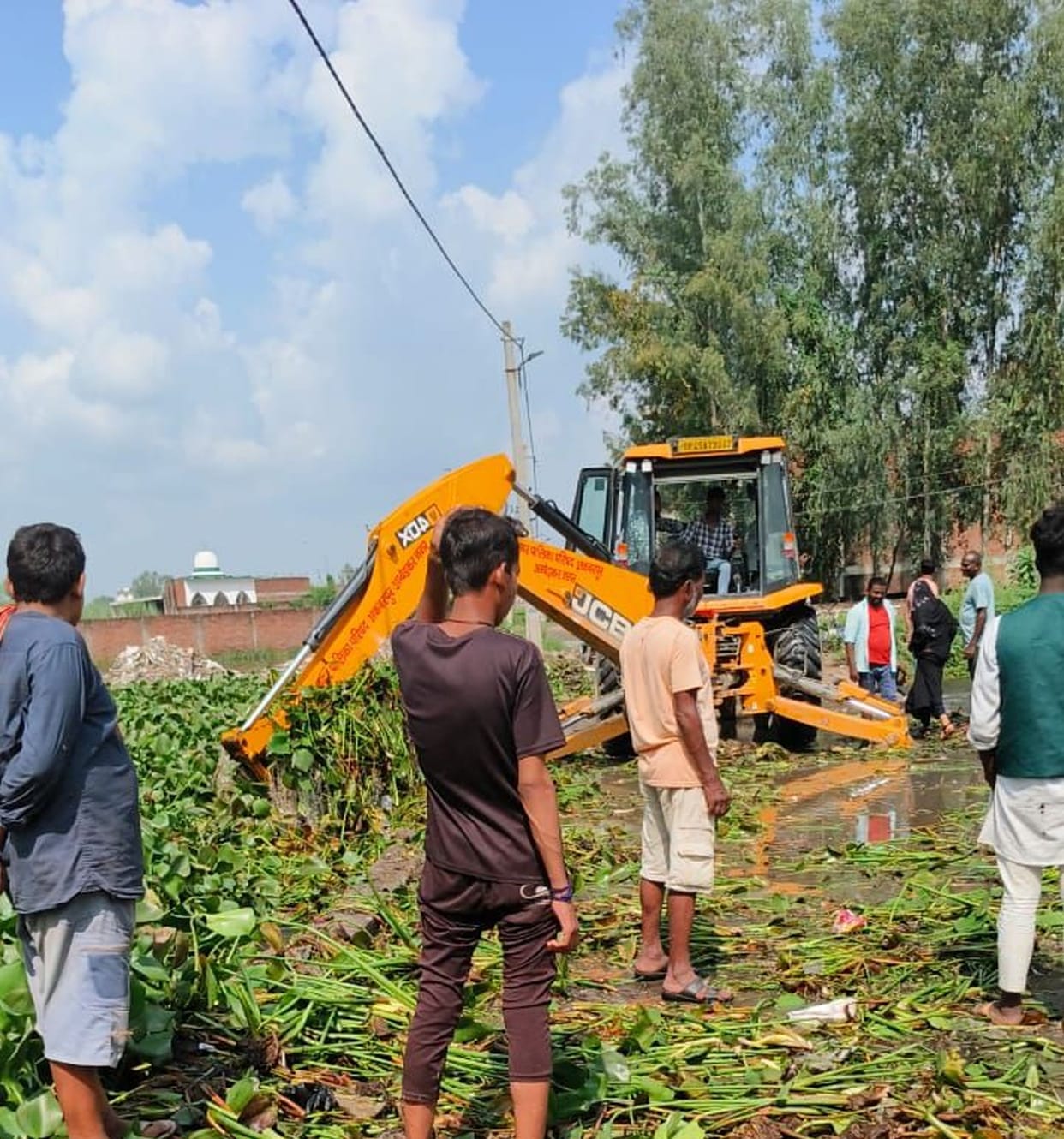Two machines installed to remove hyacinth from Tamsa river