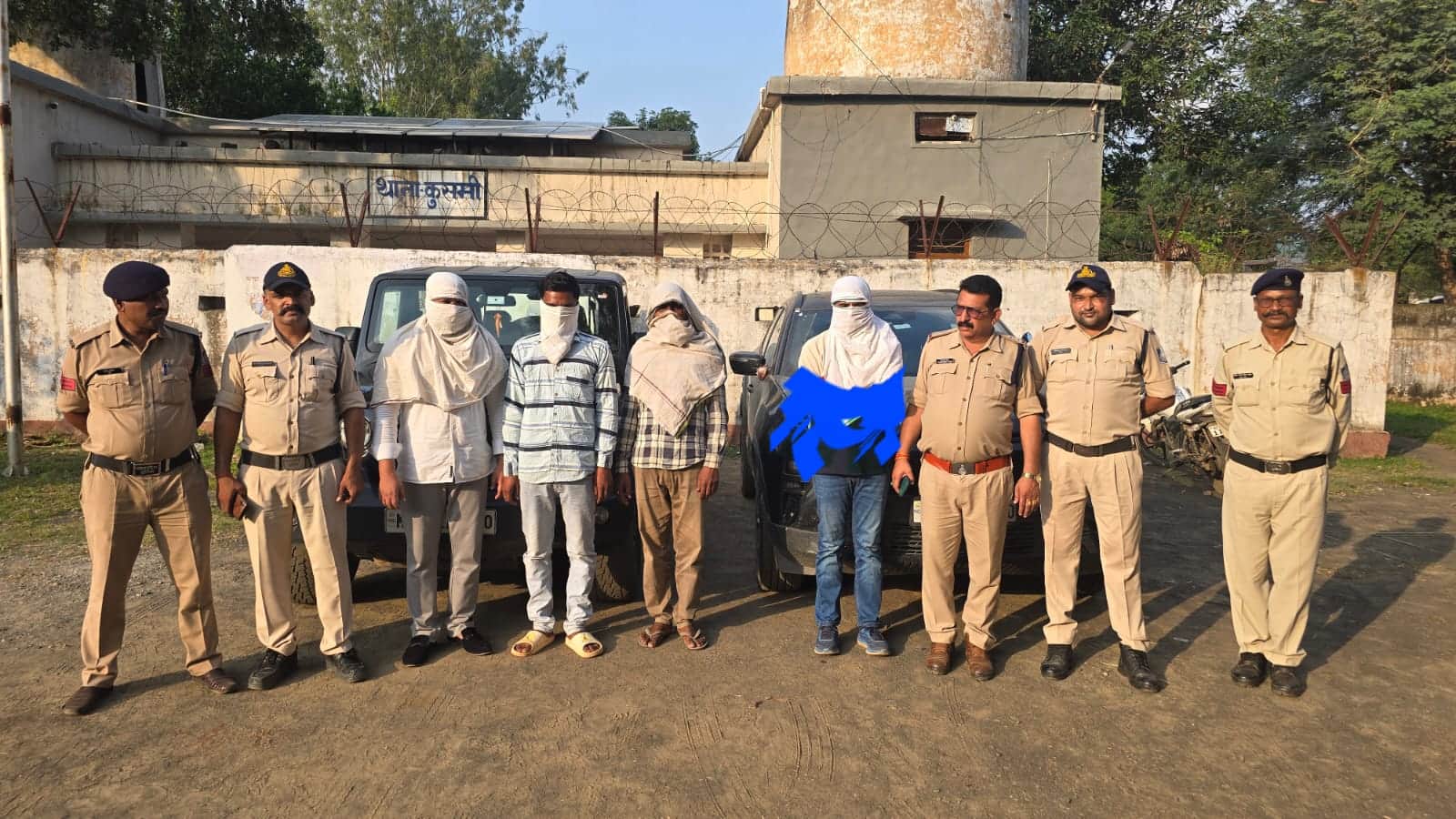 पुलिस की गिरफ्त में आरोपी