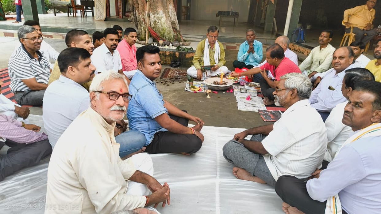 As soon as Dasharath died, Ayodhya was filled with sorrow