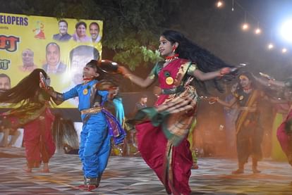 Ujjain: कहने को डांडिया, लेकिन इस गरबे में होता है मयूर नृत्य, मटकी, रजवाड़ी, कश्मीरी धुन…खूब थिरके कलाकार It is called Dandiya but in this Garba there is peacock dance, Matki, Rajwadi, Kashmiri tunes