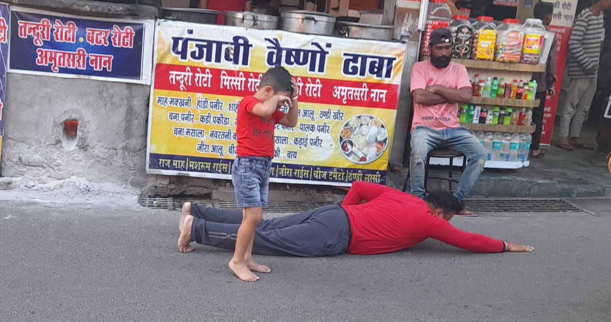 The number of devotees was less on Saturday, darshan took place in a few minutes