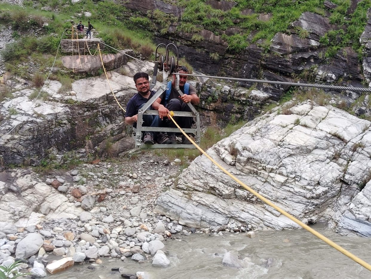 Pithoragarh News: The life of the villagers of Golfa depends on the trolley
