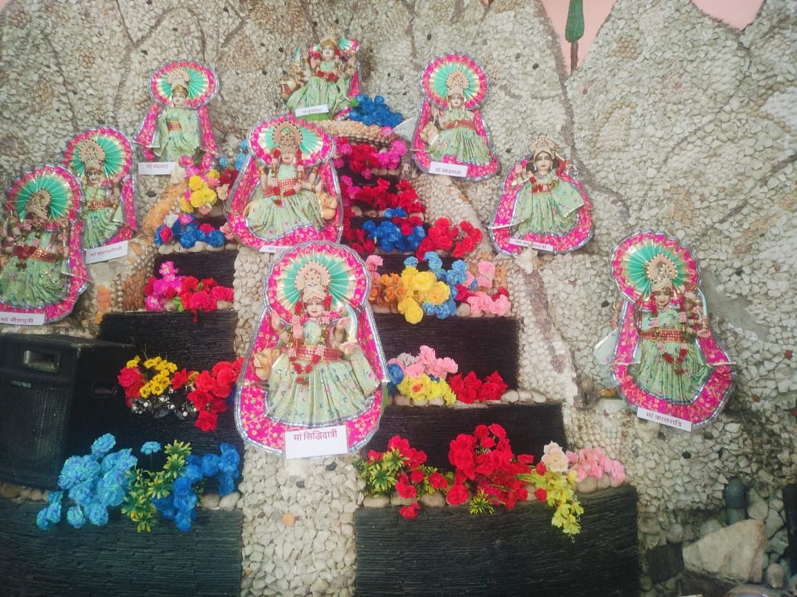 When the wishes are fulfilled, coconut and chunri are offered to the mother goddess.