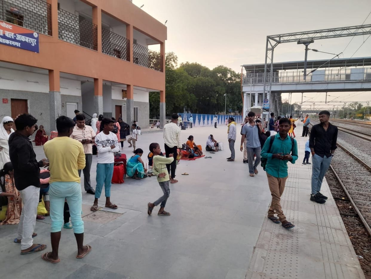 Trains started passing through Akbarpur station, relief to passengers