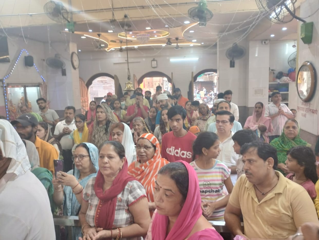 Devotees gathered in temples for darshan and worship on the fourth day of Navratri.