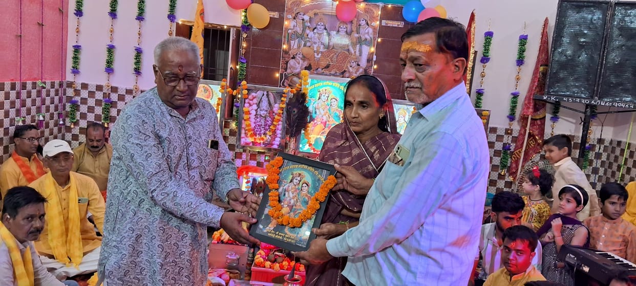 Mother is my sherawali... Devotees danced to the bhajan.