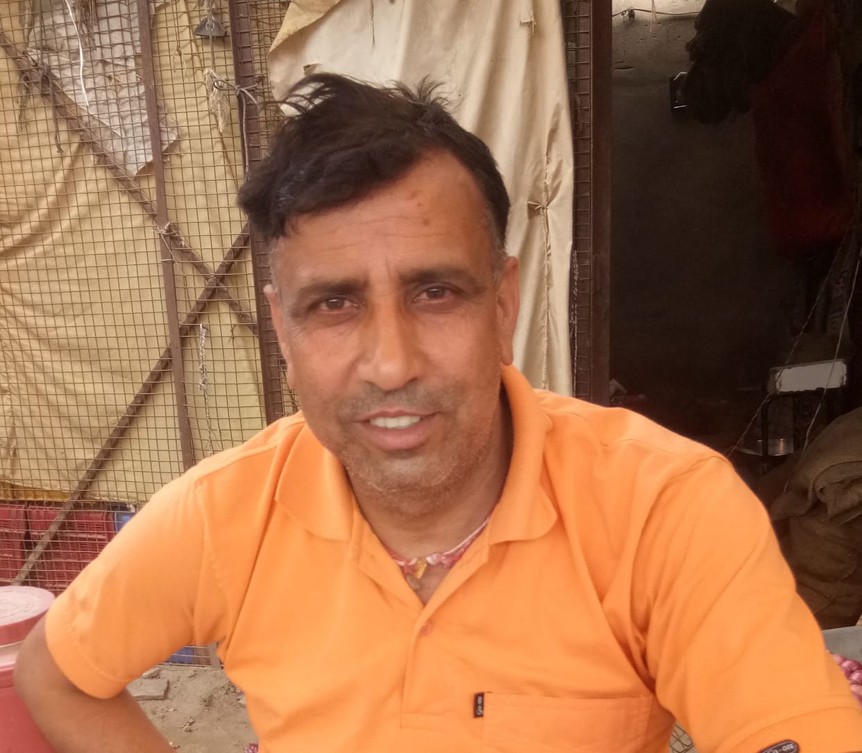There are heaps of garbage everywhere in the city, shopkeepers and pedestrians are worried.