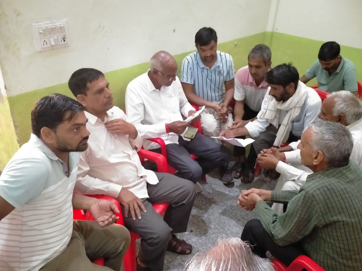 BJP candidate Kanwar Singh Yadav performed aarti in the morning and reached among the workers.