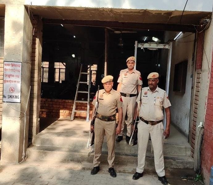 EVM locked in triple security circle of strong room, counting of votes will take place tomorrow