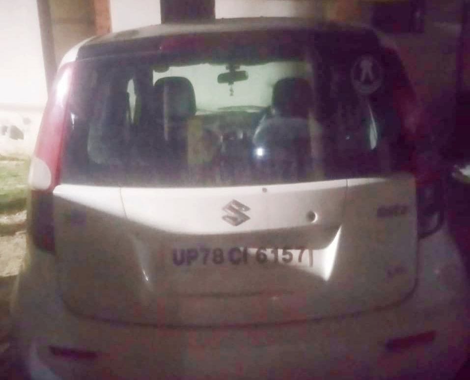 Goat thieves ran away leaving the car after being chased by villagers