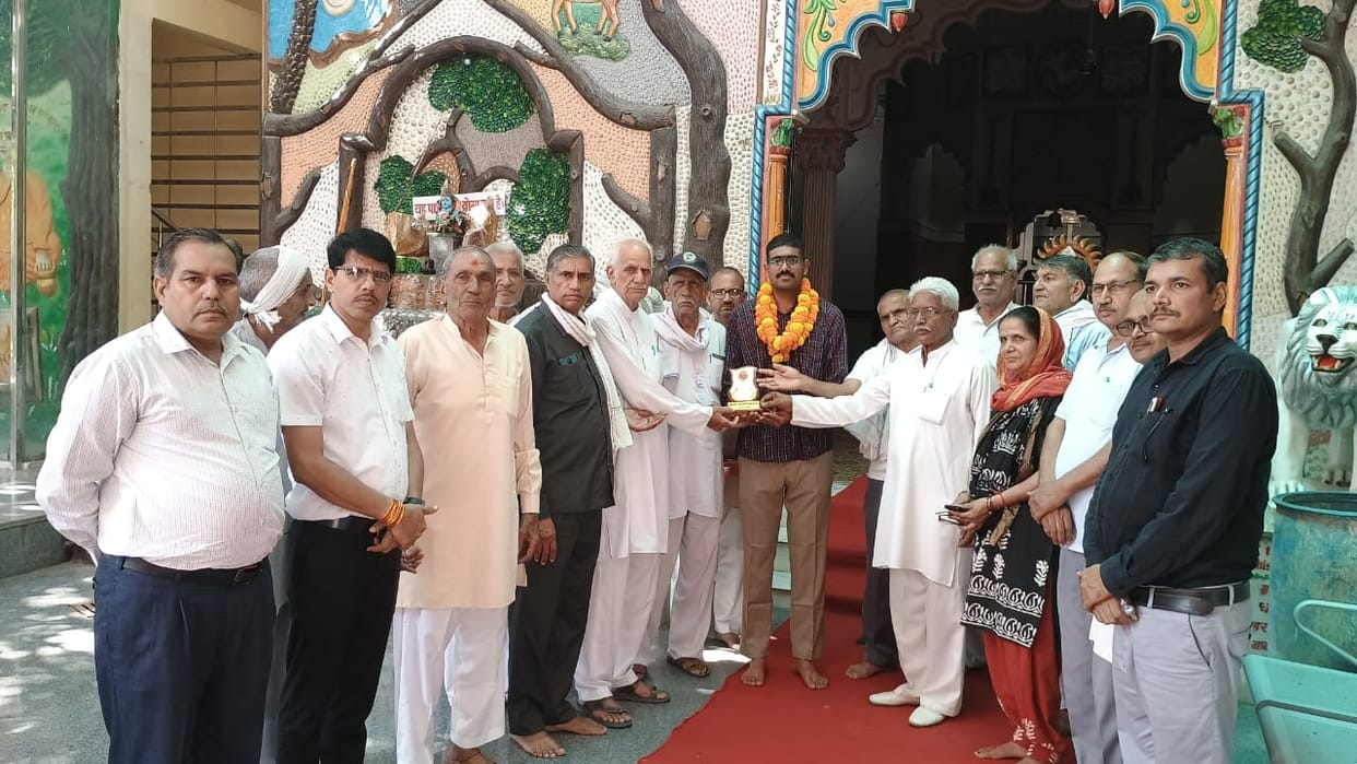 Vigresh, who came to the village after training as Assistant Commandant, welcomed