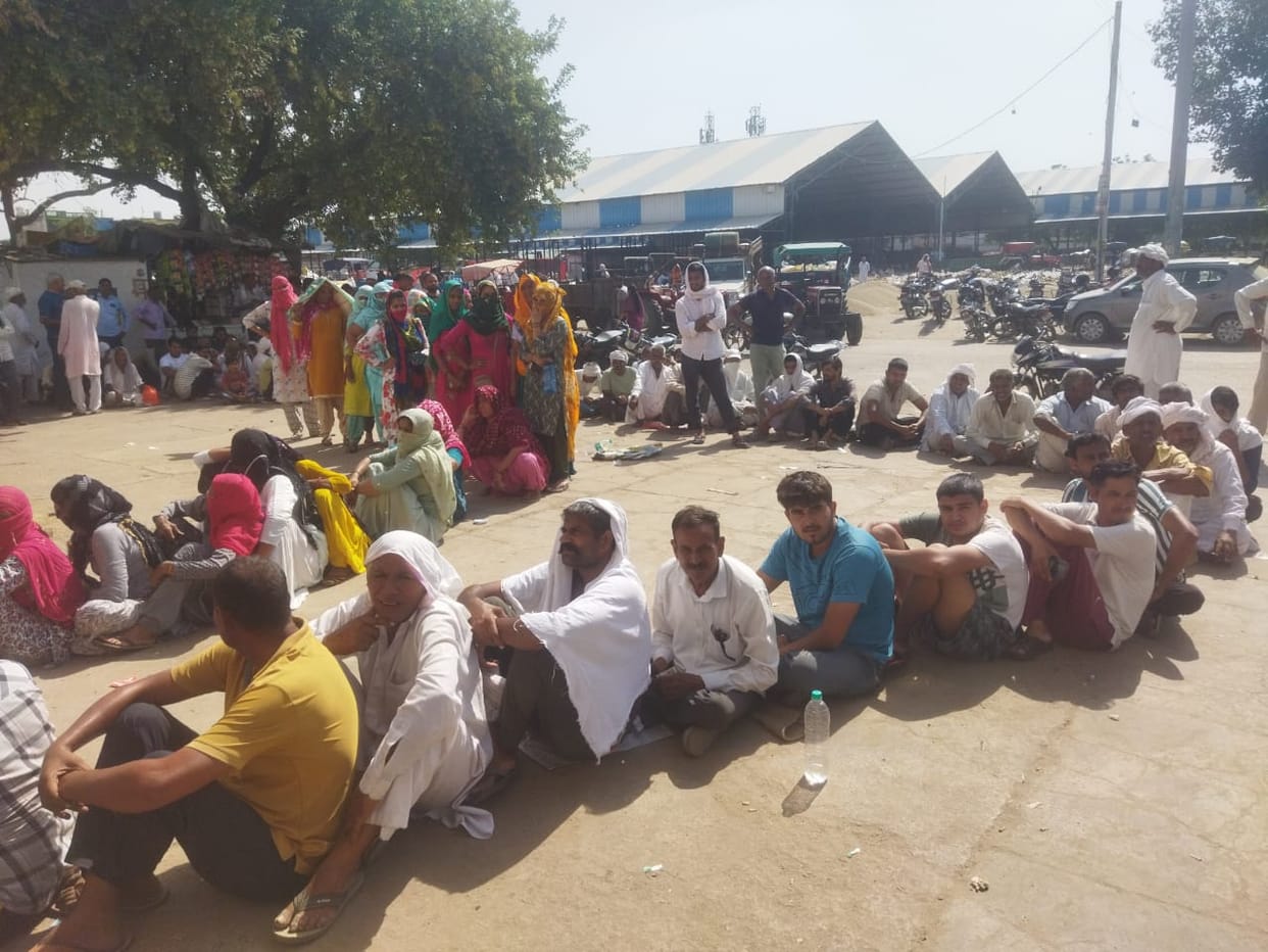 Women also stood in queue for hours for DAP