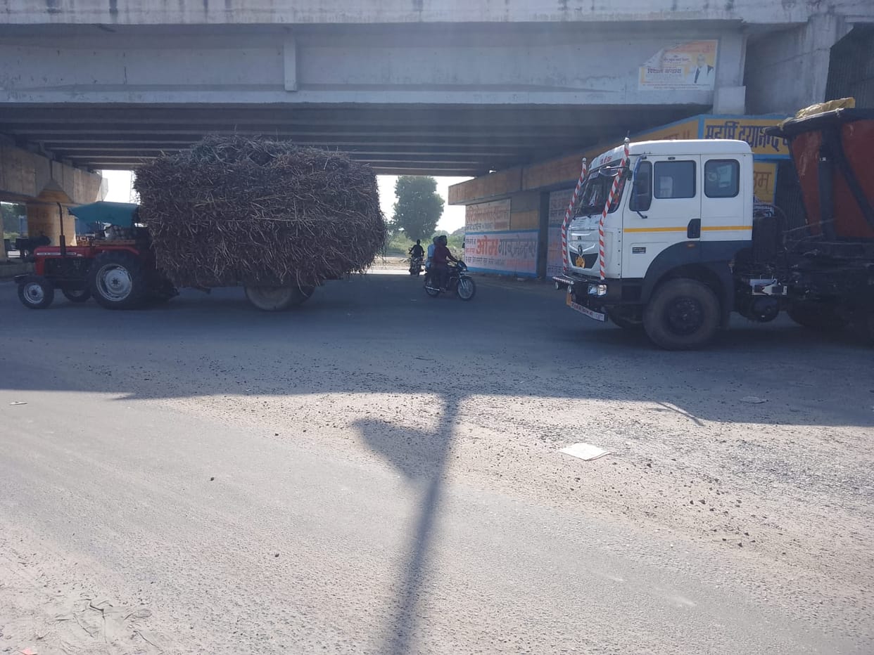 Accidents are increasing due to lack of signal light at Maharishi Dayanand Chowk