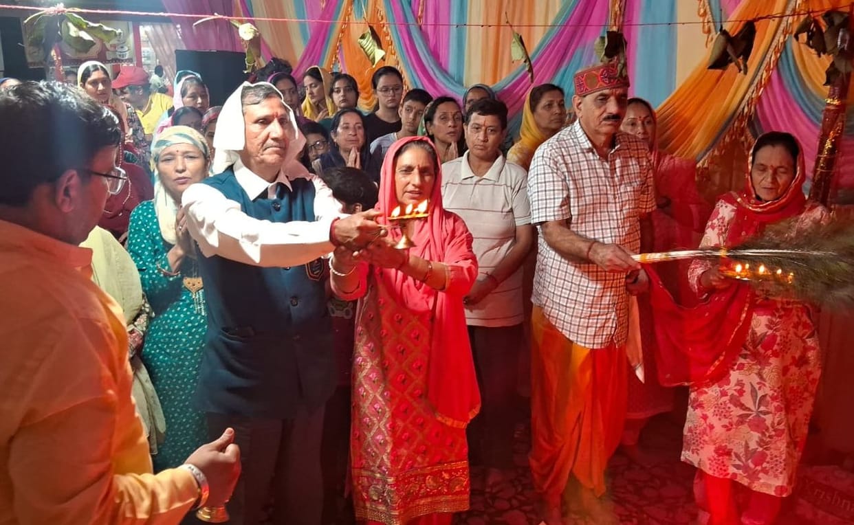 Devotees danced to the hymns of Mother Goddess, tableau of Shiva and Parvati was the main attraction.