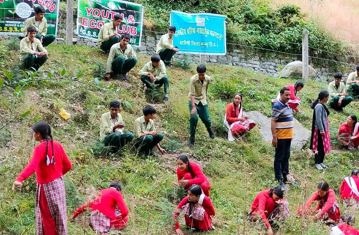 Students beautify Tahuk forest area