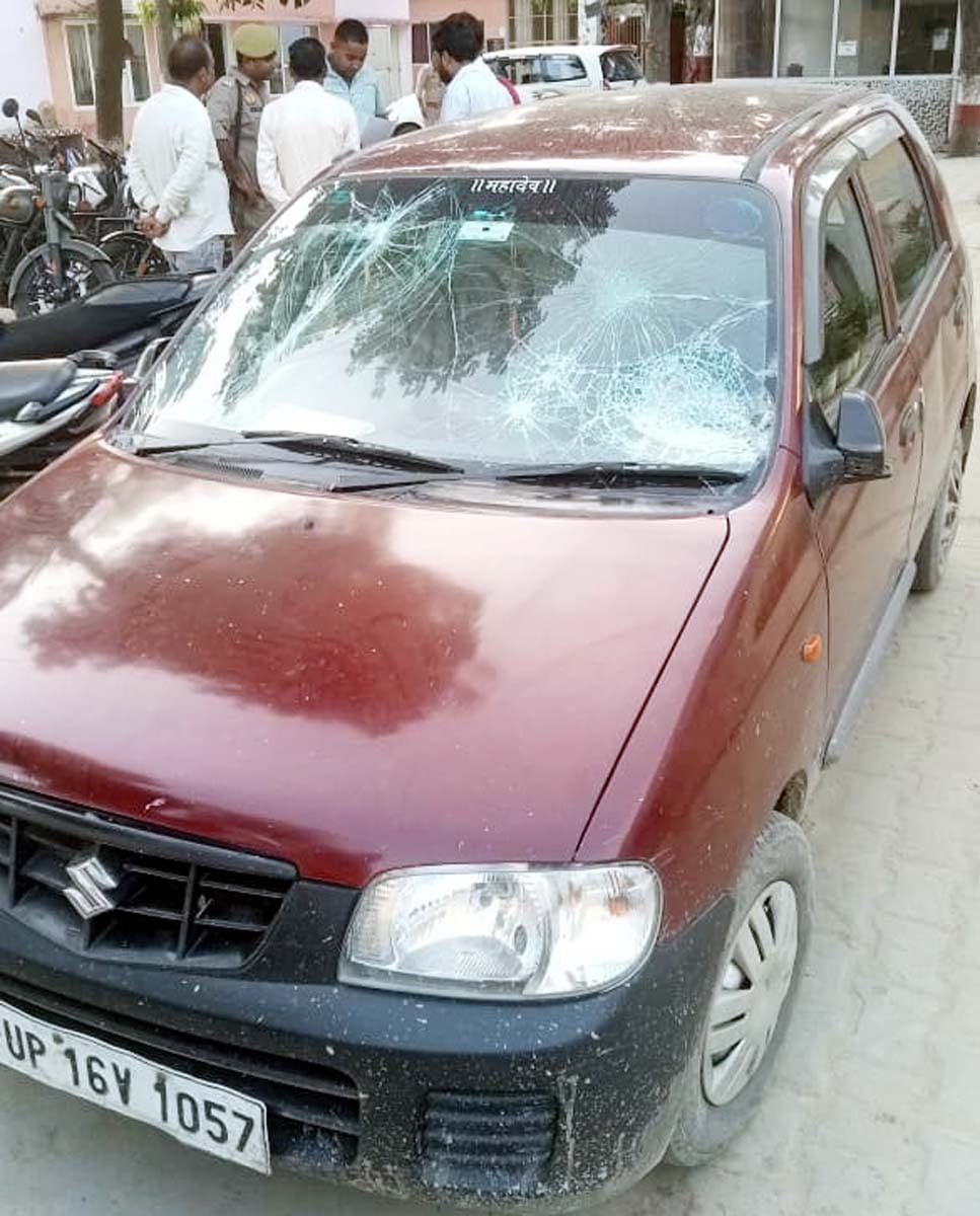 Young man beaten, car vandalized in Karnapur