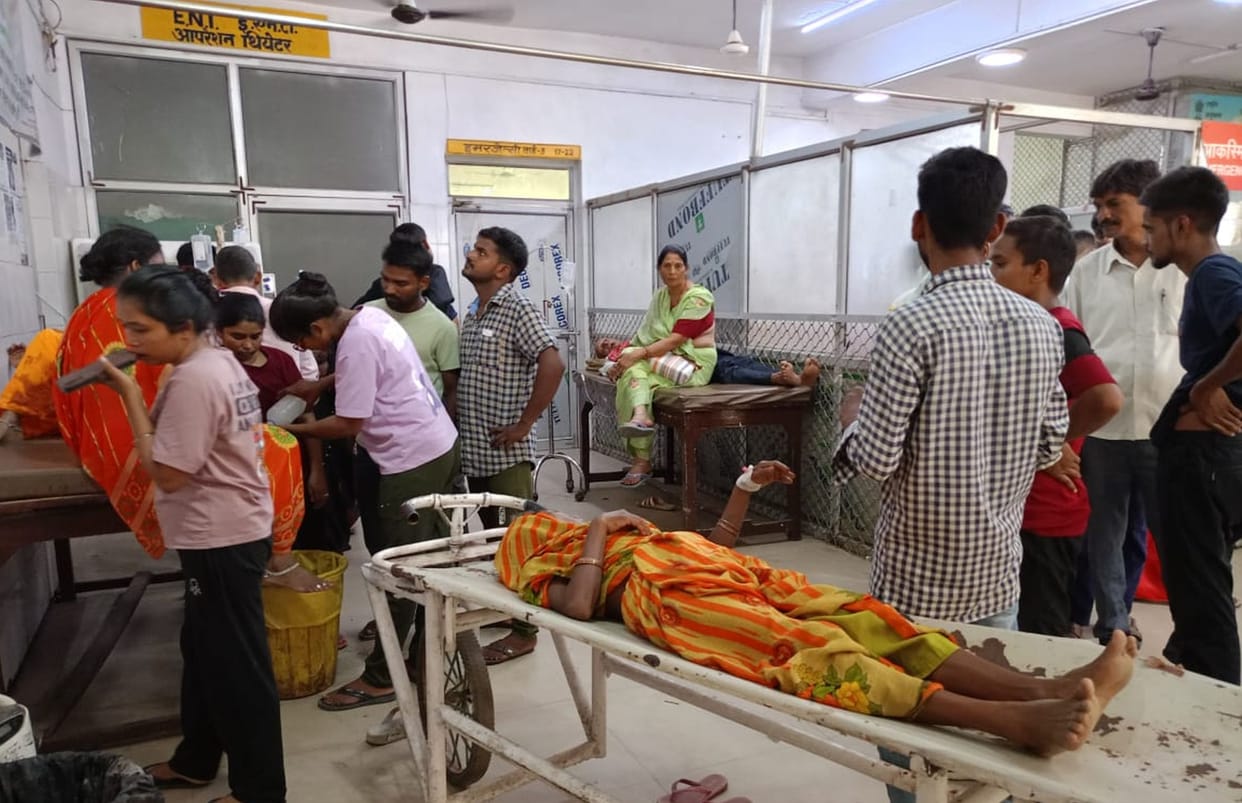 Wards were full of patients, beds were increased in the verandah