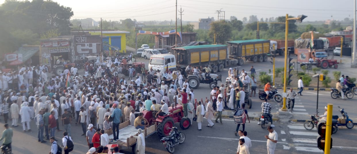 When farmers were stopped from entering the Collectorate, they reached the highway