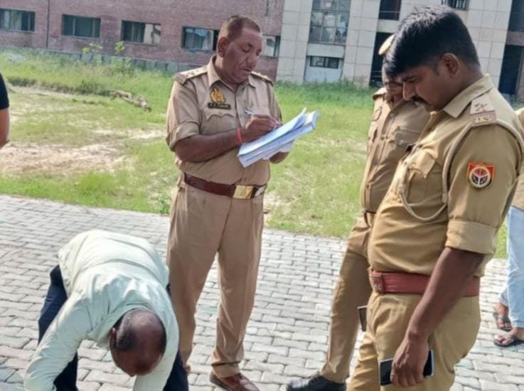 Cook's dead body found hanging in boys hostel