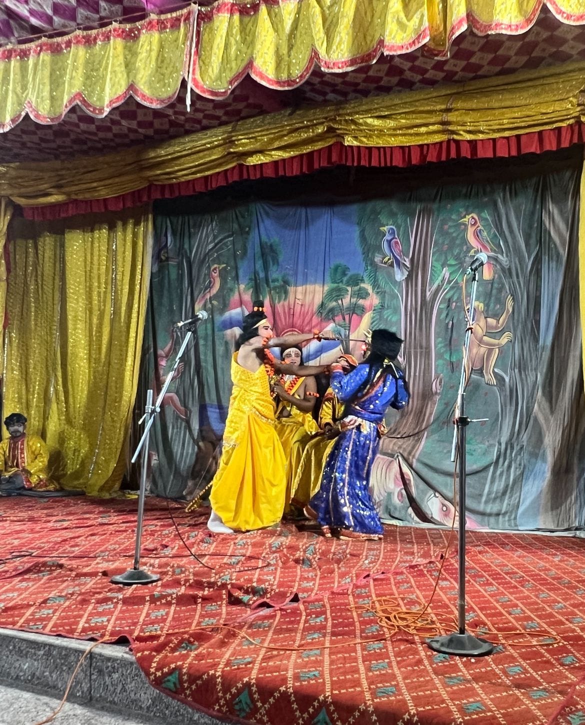 Laxman cuts Surpanakha's nose