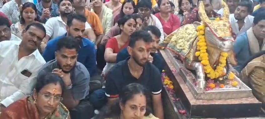 Indian cricketers Mayank, Krishna and Vijay Kumar reached the court of Baba Mahakal