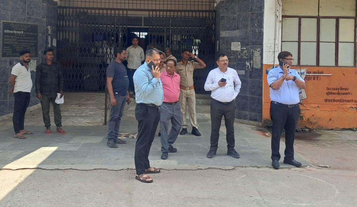 Information about raid reached before ADM arrived, brokers closed their shops and ran away