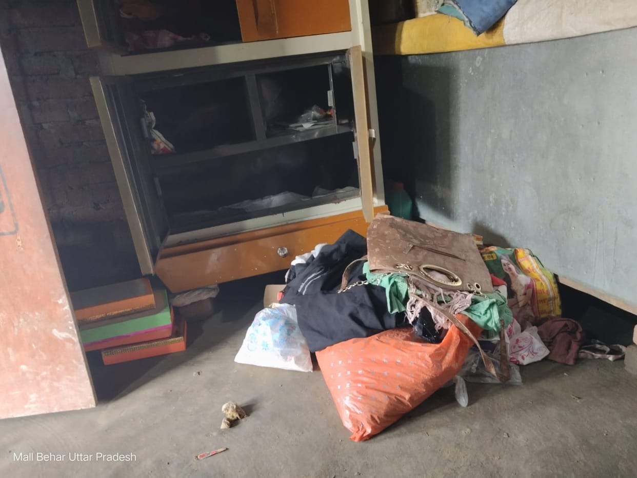 Jewellery and cash worth Rs 5 lakh stolen in Damnabehad