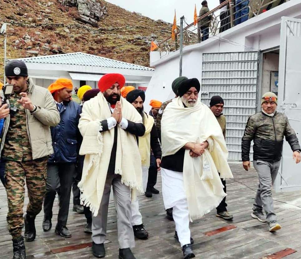 Very happy to have darshan of Guru: Governor