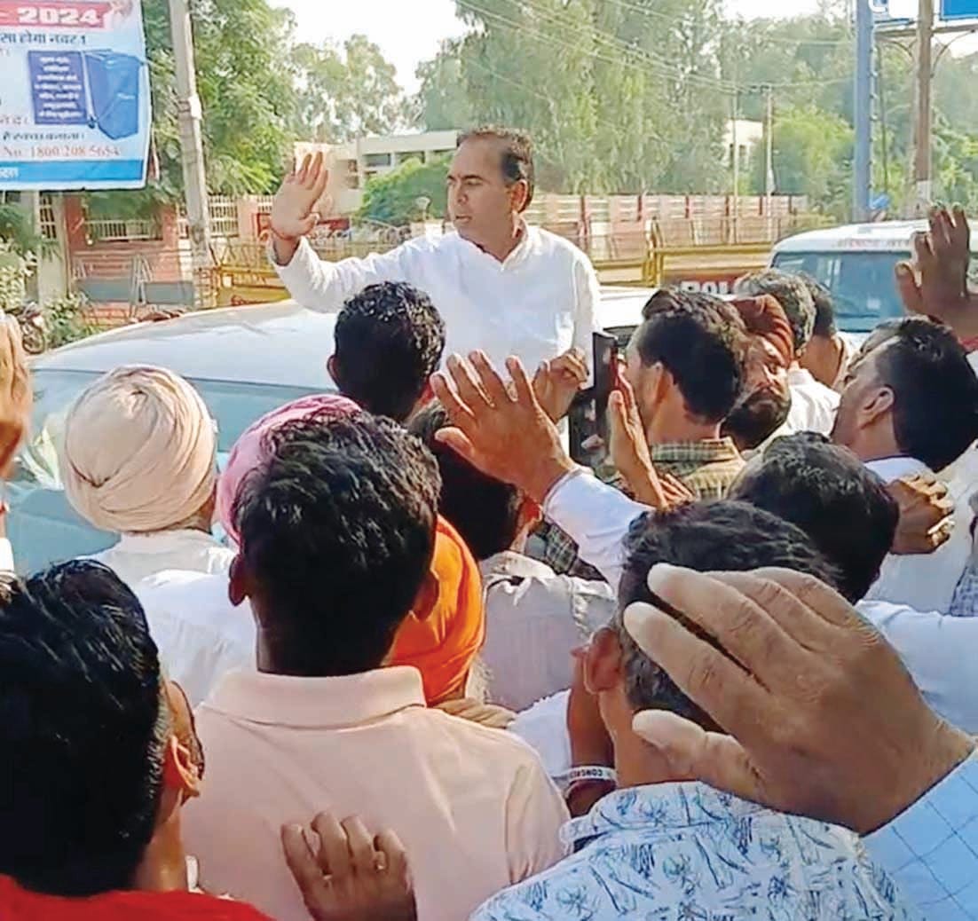 On the reserved seat Kalanwali, Hath again got the support of the people, Keharwala again defeated Rajendra Singh Desujodha.