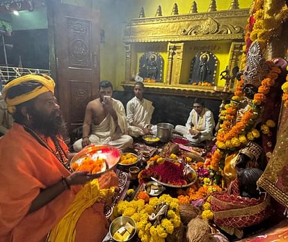 MP: सुबह मंदिरों में हो रही पूजा, शाम को गरबे के माध्यम से की जा रही माता की आराधना…भक्ति में लीन उज्जैन शहर The entire city is absorbed in the devotion of Mother Goddess
