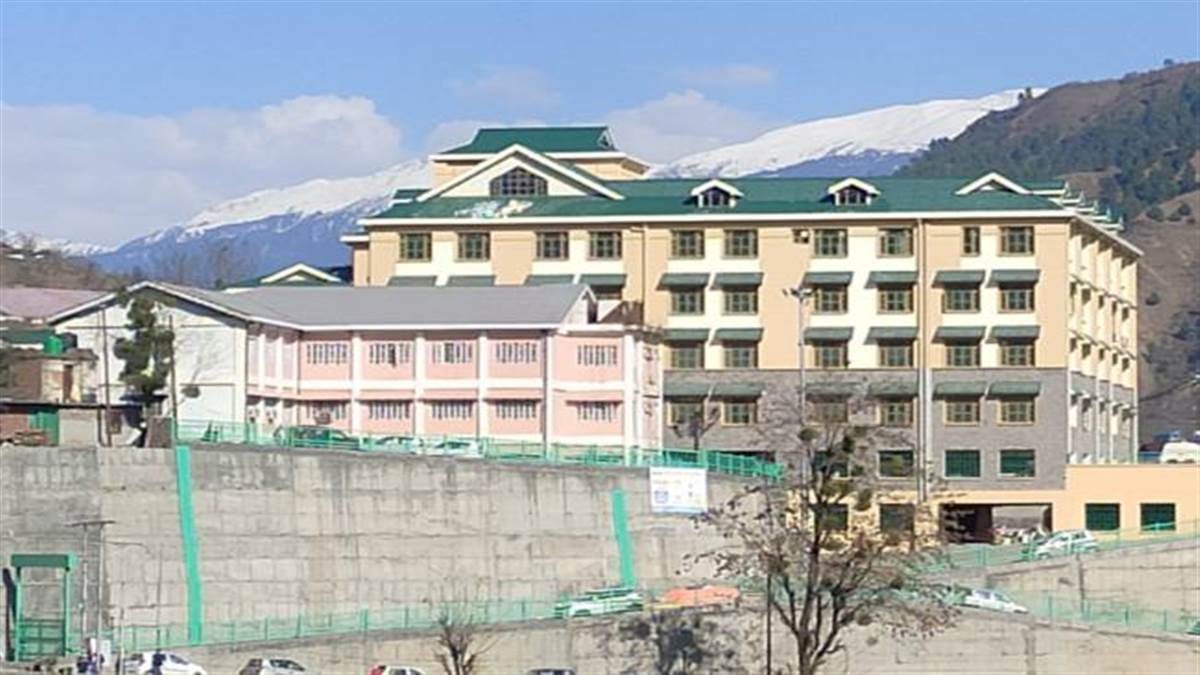 There is no anesthesia doctor in Civil Hospital Rohru, many operations stopped