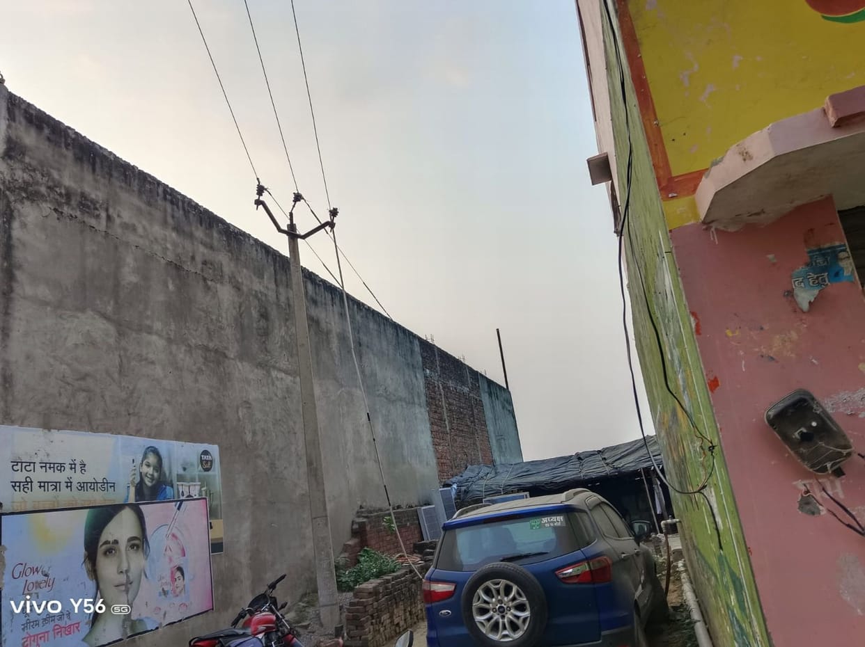 High tension power line wire broke and fell on Bilsi Road...people narrowly escaped.