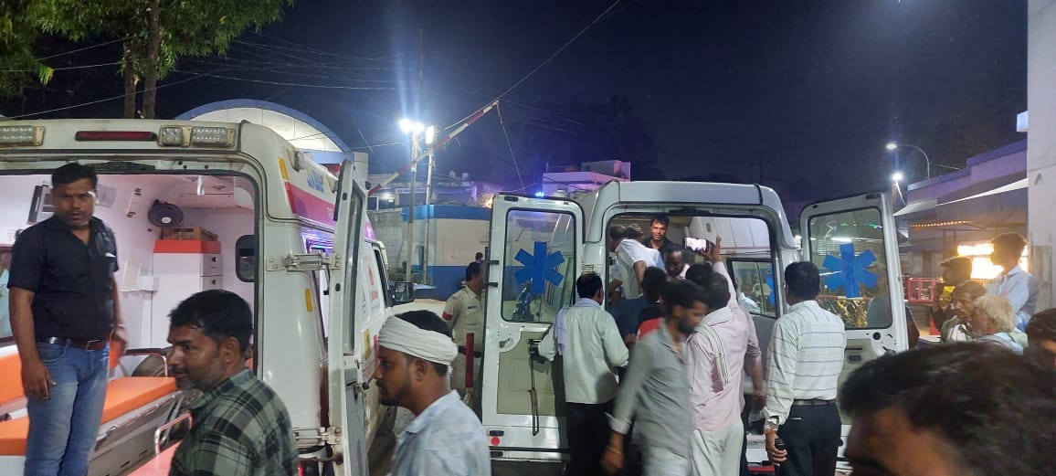Damoh Truck and auto collide, two including bhajan singer killed, seven injured, Collector, SP reach the spot