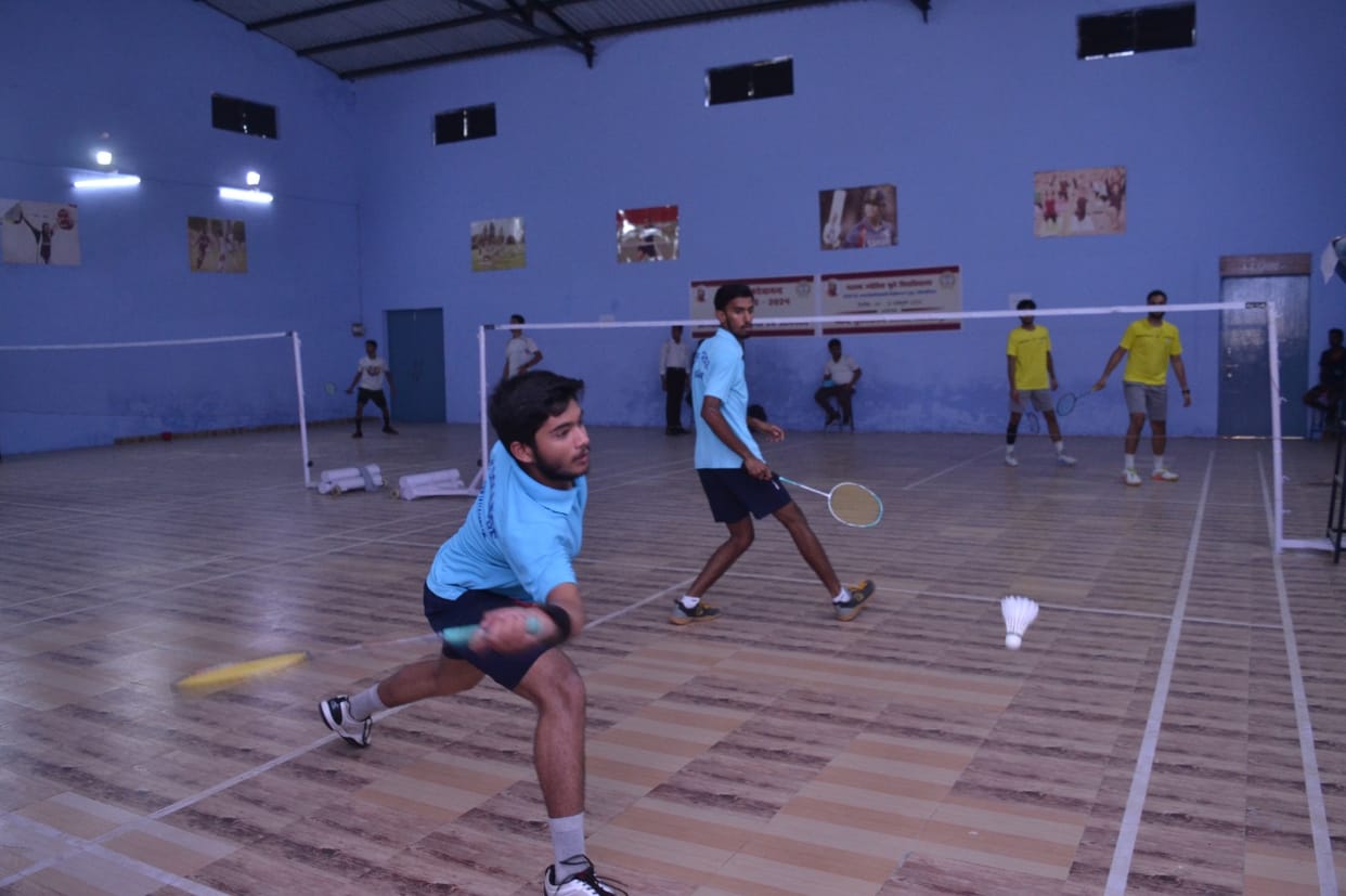 SS College in badminton semi-finals