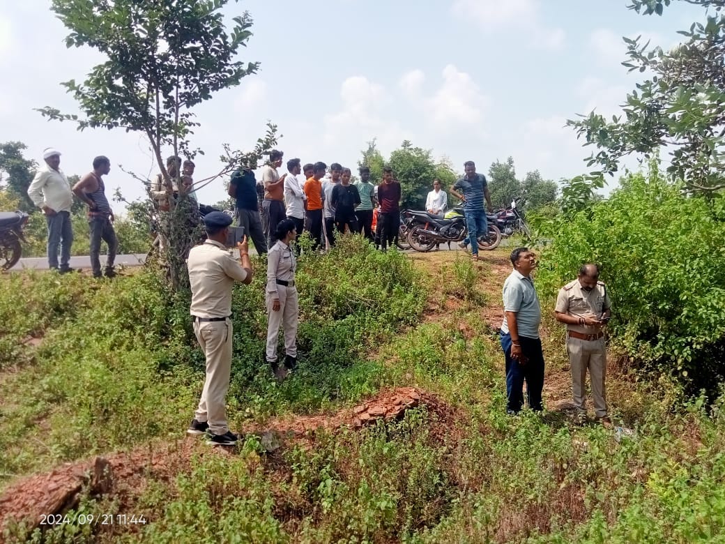 Damoh Even after 20 days no clue was found about body of half-burnt woman postmortem was done in Sagar