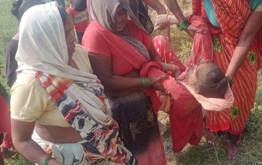 While digging soil the bank of the pond caved in, girl died